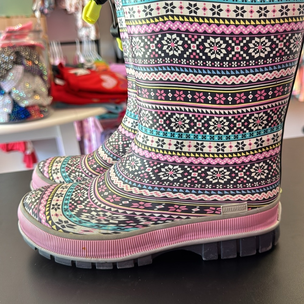 Western Chiefs Rain Snow Boots.  Fair Isle Style, youth size 3. - Picture 5 of 6